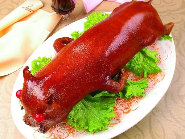 Lợn sữa quay nguyên con