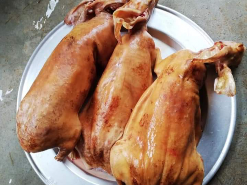 Thỏ thịt nguyên con thui sẵn - 280k/kg