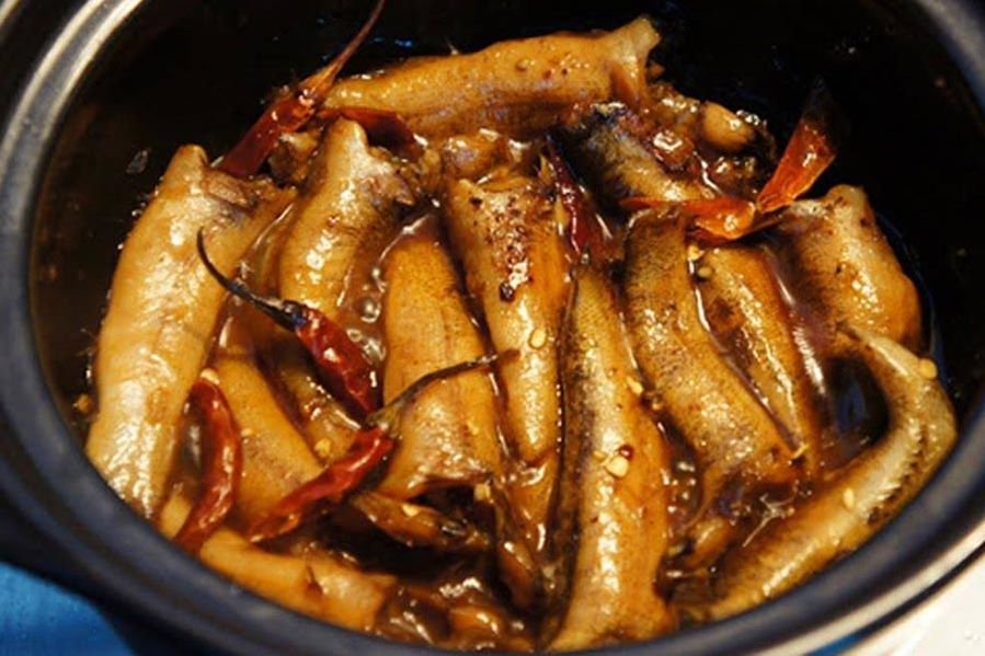 Cá bống kho tiêu và thịt ba chỉ