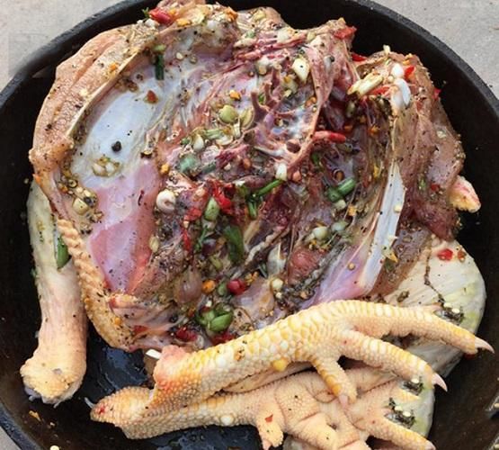 Quy trình thực hiện gà ủ muối hoa tiêu