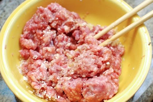 Xay thịt và ướp gia vị