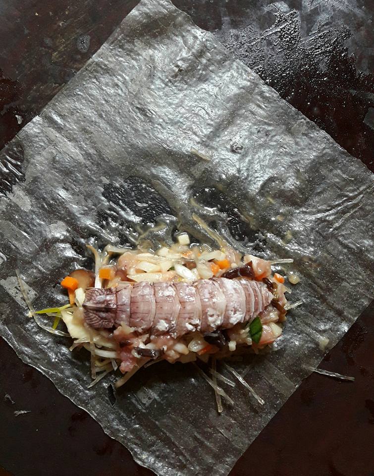 thực hiện gói nem hải sản