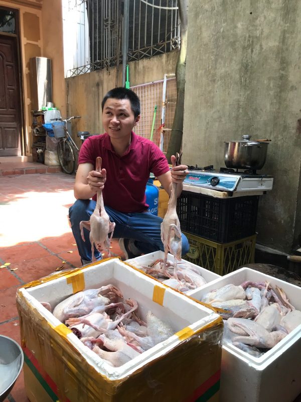 Khách hàng đặt 100 con vịt trời làm sạch