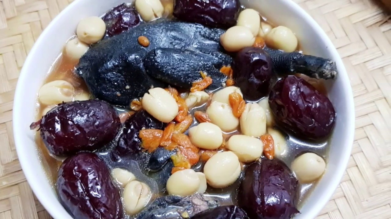 Gà ác hầm hạt sen