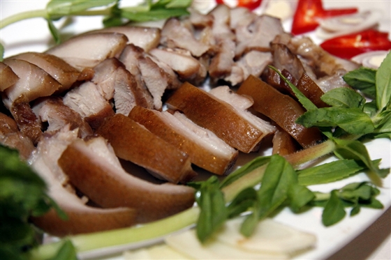 Thịt lợn rừng hấp gừng